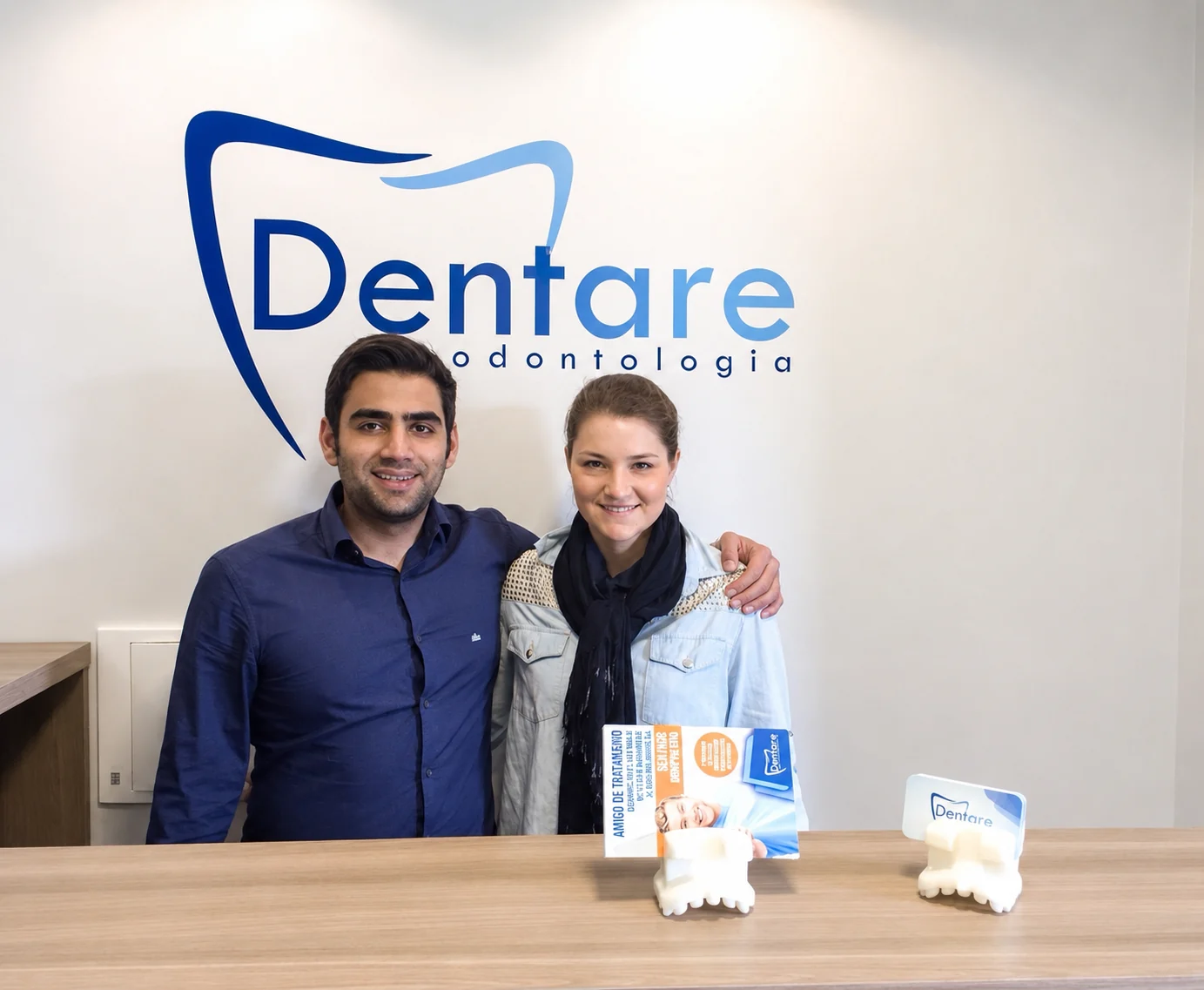Equipe na recepção da Dentare Odontologia